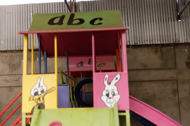 Play tower and climbing frame